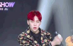 현빈이 마이크 맞을까봐 움찔하는거