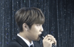 우진씨 마이크 내려주세요...