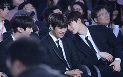 우진이 뭐가 그렇게 웃긴거니