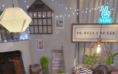 레오 얼굴 작은데 입안에 음식물 잔뜩 집어넣을 수 있지?