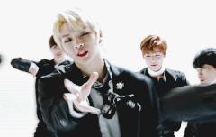 얘 끼부려 심하게