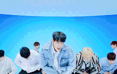 리본이 살랑살랑.......나 약올려...