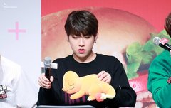 한손엔 파이리잡꾸 한손엔 마이크잡꾸 ㅠ