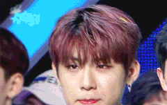 앞머리 젖어서는 눈가 촉촉한거 감당안된다