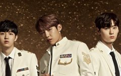 제......제복 우진이......제복...