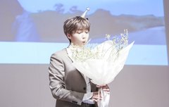 저번에 이어 꽃다발받은 세운