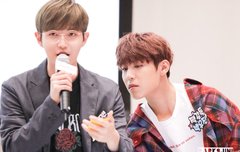 굼금해 우지니 궁금하다구 궁금햇 빼꼼