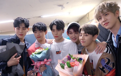 요즘에 꽃이야로 입덕한거 실화냐ㅠ