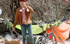 혼자 꼬물꼬물 꼼지락