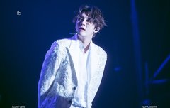 대만콘 흰 수트