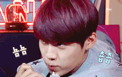 먹을때 항상 옴뇸뇸 거려 ㅠㅠㅠㅠㅠㅠㅠ