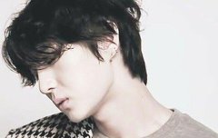 레오님 눈 지그시 감고있는거 섹시해