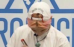 강다니엘 손 크기 어느정도 같음?