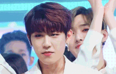 구렇게 아련아련한 눈빛으로 쳐다볼꺼야?ㅠ