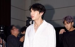 인간은 직립보행이기 때문에 머리가 작아야지..