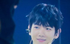 백현이는 흑발 최고다