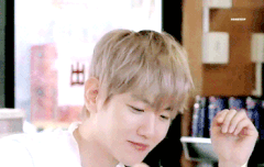 백현이 진짜 맛있게 먹어