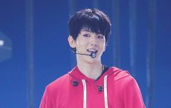 레드후드티 백현