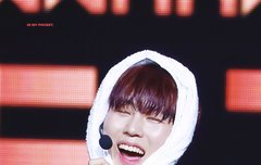 하성운 늦게 입덕한사람임 귀여운짤좀 줘