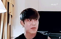 우진인 부끄러운데 팔뚝은 화가 났나봐...