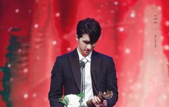 햄릿으러 신인상 수상했네