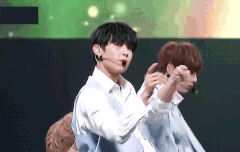 우진이 보면 길들여지지않은 새끼늑대같아