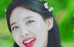 지나가는길에 나연움짤좀 주세요..