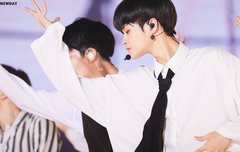 이대휘 옆선 손끝까지