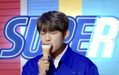 뭐 먹을때마다 눈감고 앙! 먹는거