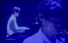 피아노와 아련한대휘