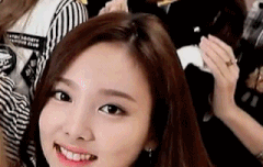 나연 데뷔초때 사진좀 주라!