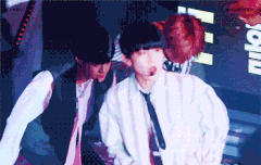 넥타이 움짤로 나옴