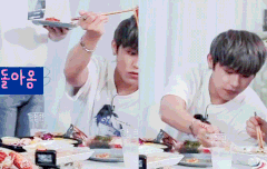 짜장면 왜 눈치보면서 먹어ㅎㅋㅎ