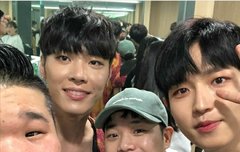 재환이 휘성님이랑 길구님이랑 찍은거 ㅠㅠ