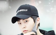 스텝 트렁크 옮겨주는 시우민 영상 ㅇㅇ