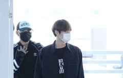 [180901] 황민현 공항짤_ㄹㅇ화보네