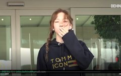 비하인드 태연 공항출국 영상 떳습니다. 응원가즈 아~~