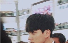 혀기 너무 잘생겼어 진짜..