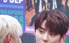 황민현 표정봐 ㄱㅇㅇ(ㅌㅁㅈㅇ)