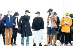 단체기사사진에서 시우민 ㅋㅋ