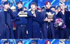 우리 AAA 투표 한번씩이라도 하자