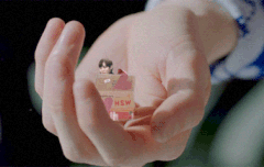 나 방금 엄청 귀여운거 주워는데 볼래?