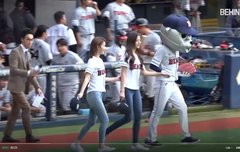 프로듀스48 '아이즈원' 잠실야구장 시구 풀영상 뜸 하트주자~