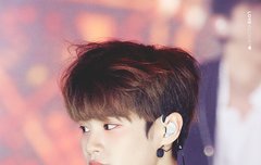 헠소리나게 잘생겼다 이대휘