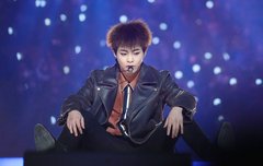 시우민 앉았오 ㅠㅠㅠㅠㅠㅠ