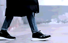 역시 입장장인❤ 황민현 씨이앤 gif