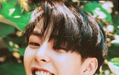 브라이트그린 VS 다크그린이래(시우민)