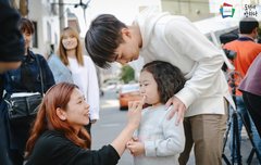 아역이랑 시우민 분위기 좀 봐