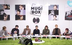 시우민 혼자 머해 ㅋㅋㅋㅋㅋㅋㅋㅋㅋㅋㅋ