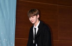 드디어 컴백한 황민현 기자간담회 기사짤